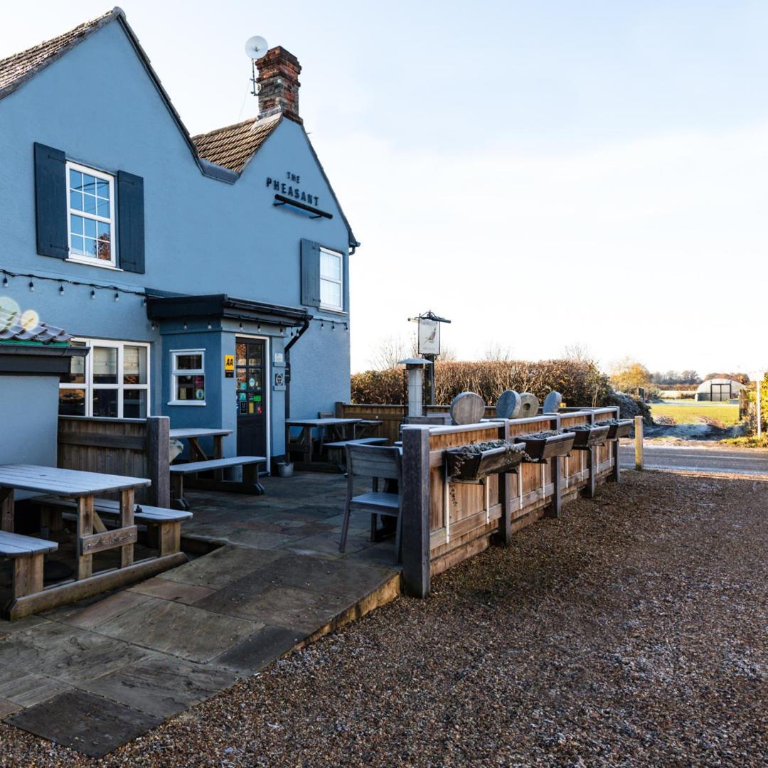 The Pheasant Public House & Hotel Gestingthorpe Kültér fotó